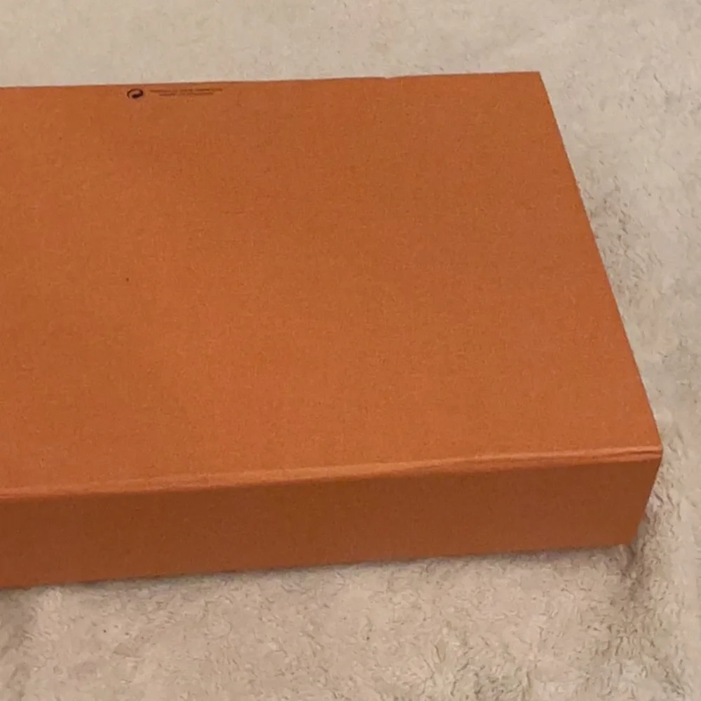 12x8x2,25 Louis Vuitton magnetic closer orange color  used